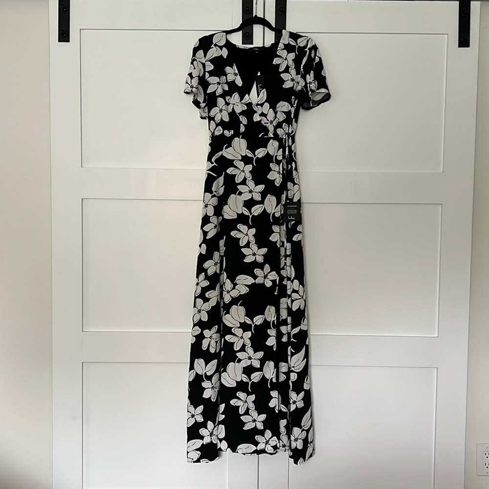 NWT Lulus Black and White Floral Tie Front Maxi Dress